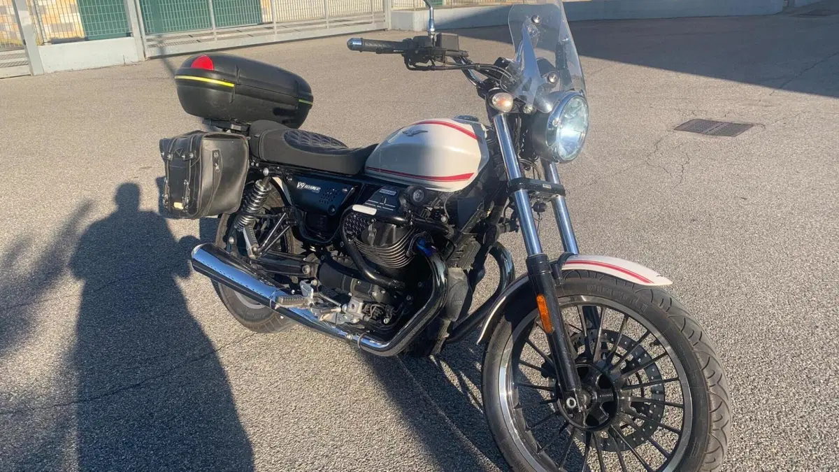 Moto Guzzi V9 Roamer (2016 - 18)  (17)