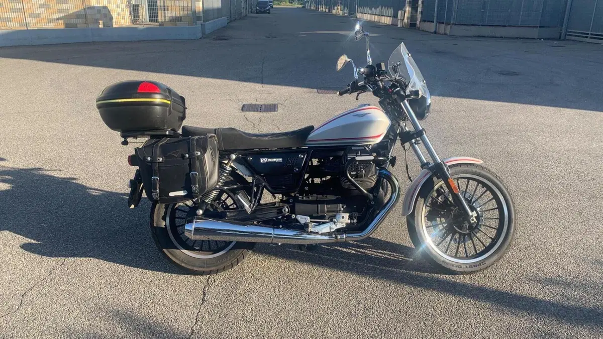 Moto Guzzi V9 Roamer (2016 - 18)  (18)