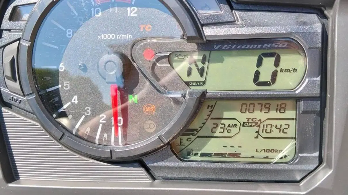 Suzuki V-Strom 650 (2021 - 25)  (5)