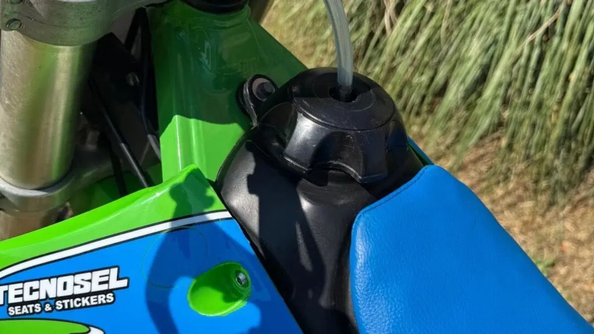 Kawasaki KX250 (1994 - 01)  (8)