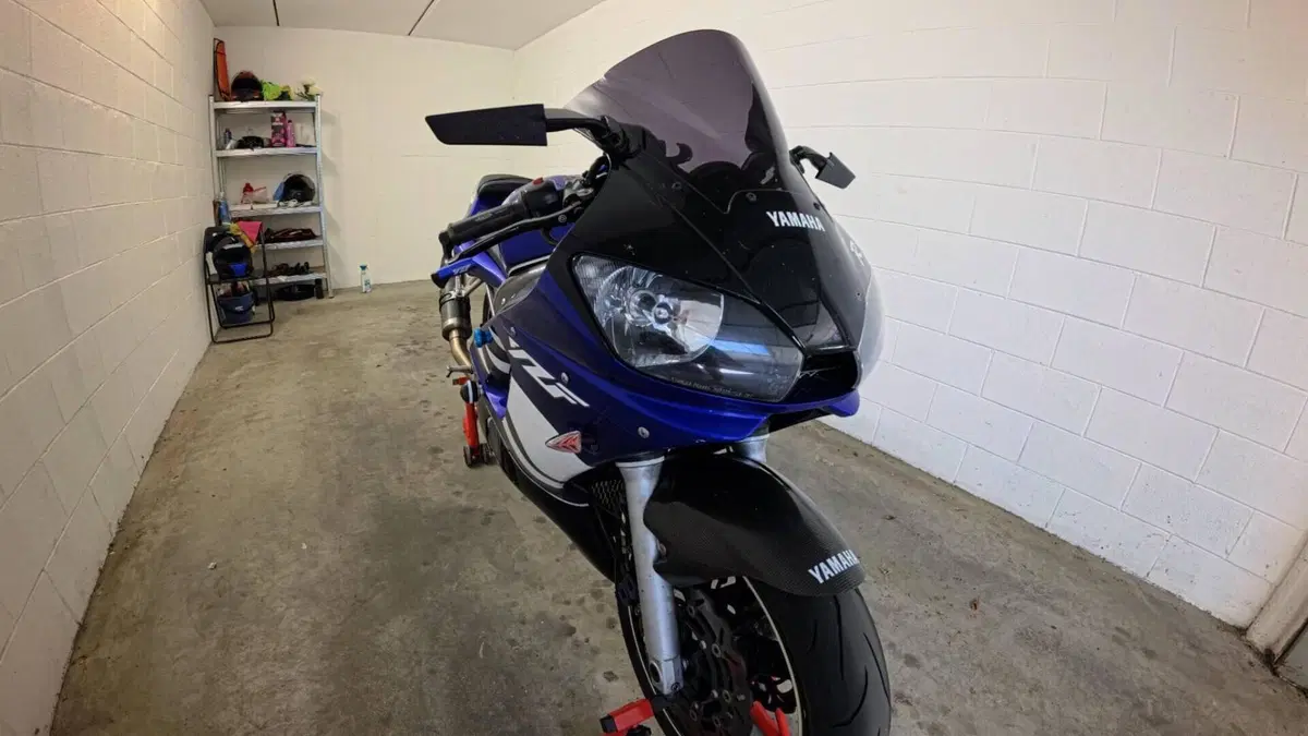 Yamaha YZF R6 (2001 - 02) 