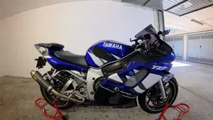 Yamaha YZF R6 (2001 - 02)  (6)