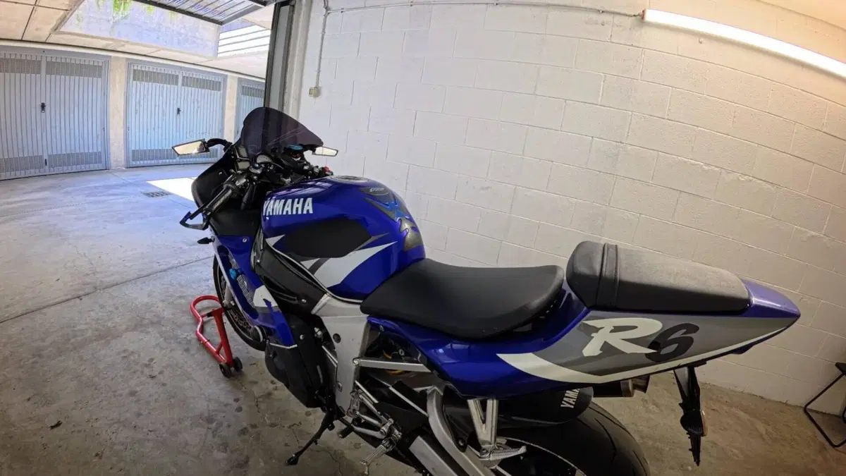Yamaha YZF R6 (2001 - 02)  (7)