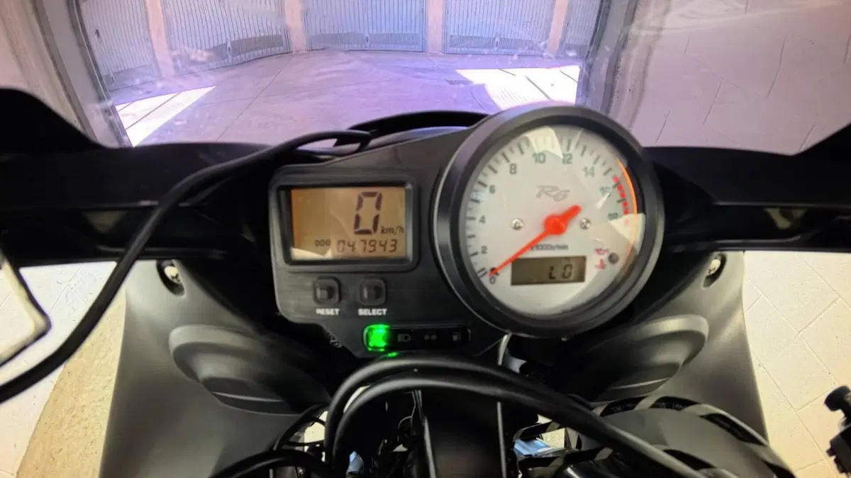 Yamaha YZF R6 (2001 - 02)  (10)