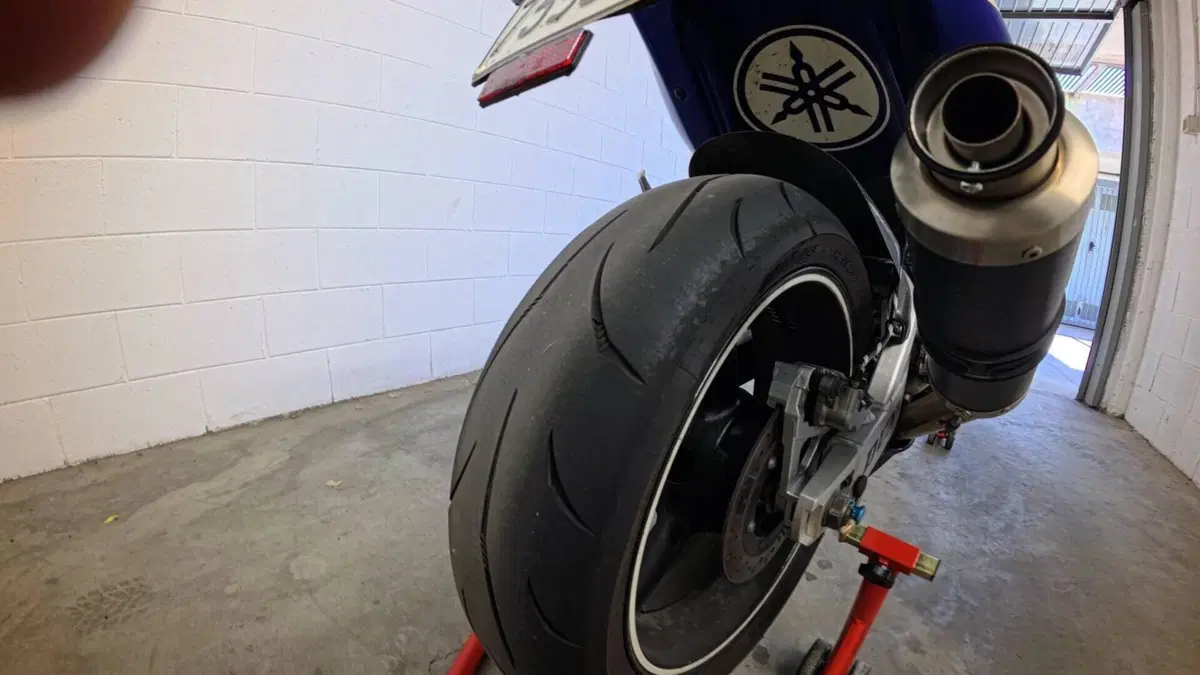 Yamaha YZF R6 (2001 - 02)  (12)