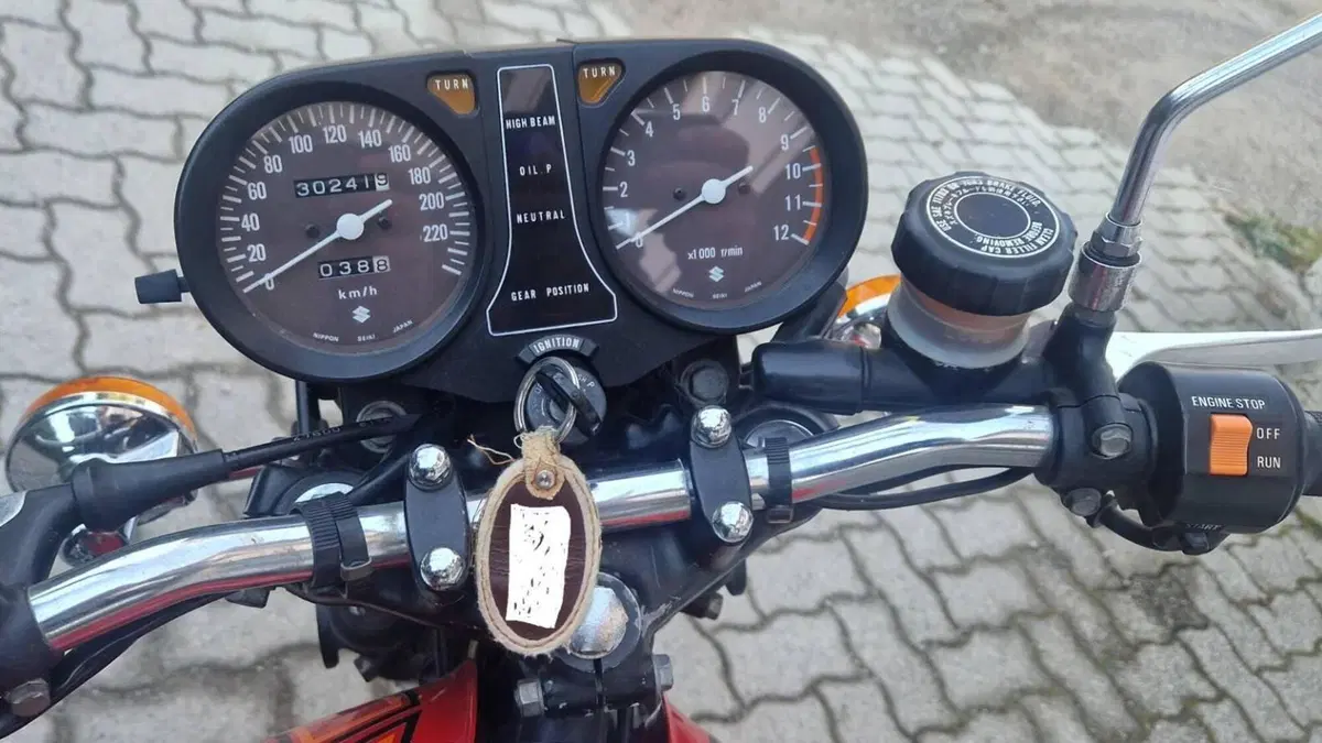 Suzuki   (4)