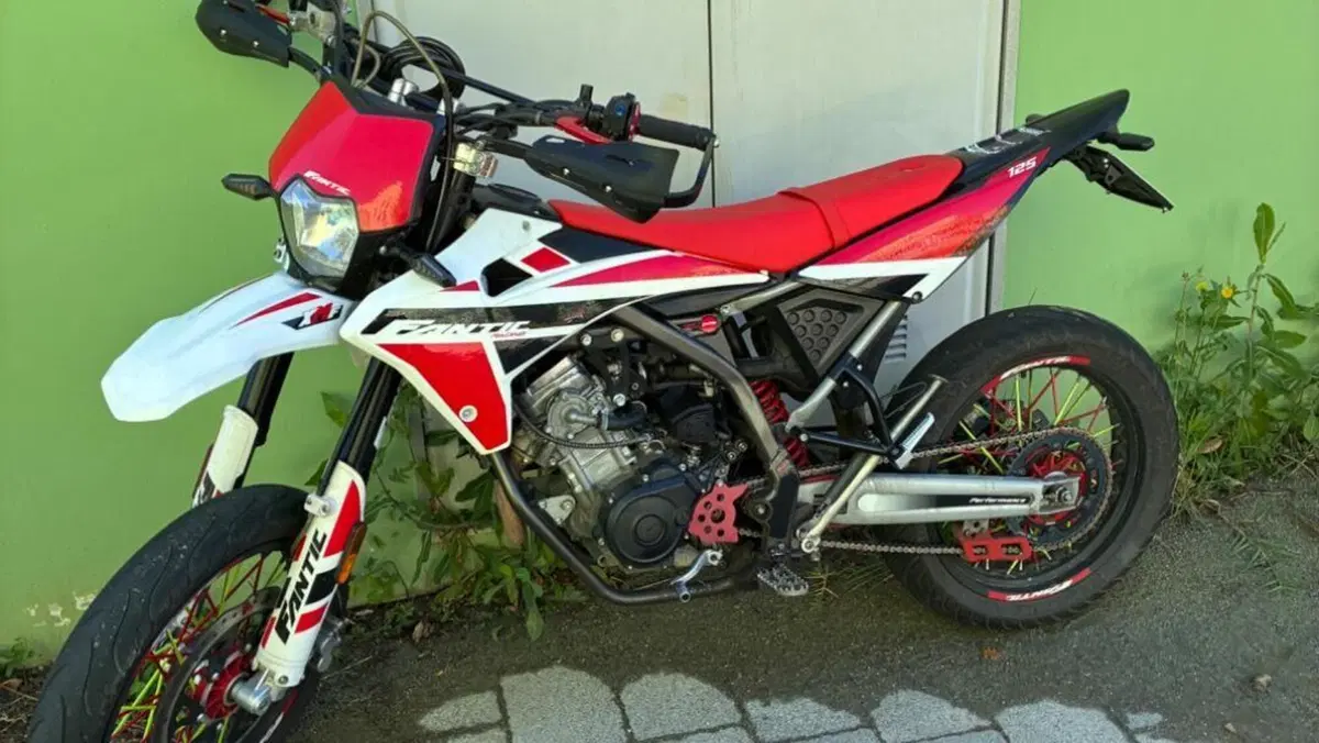 Fantic Motor Motard 125 Performance 4t (2020)  (2)
