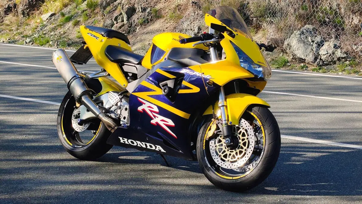 Honda CBR 900 RR Fireblade (2002 - 04)  (2)
