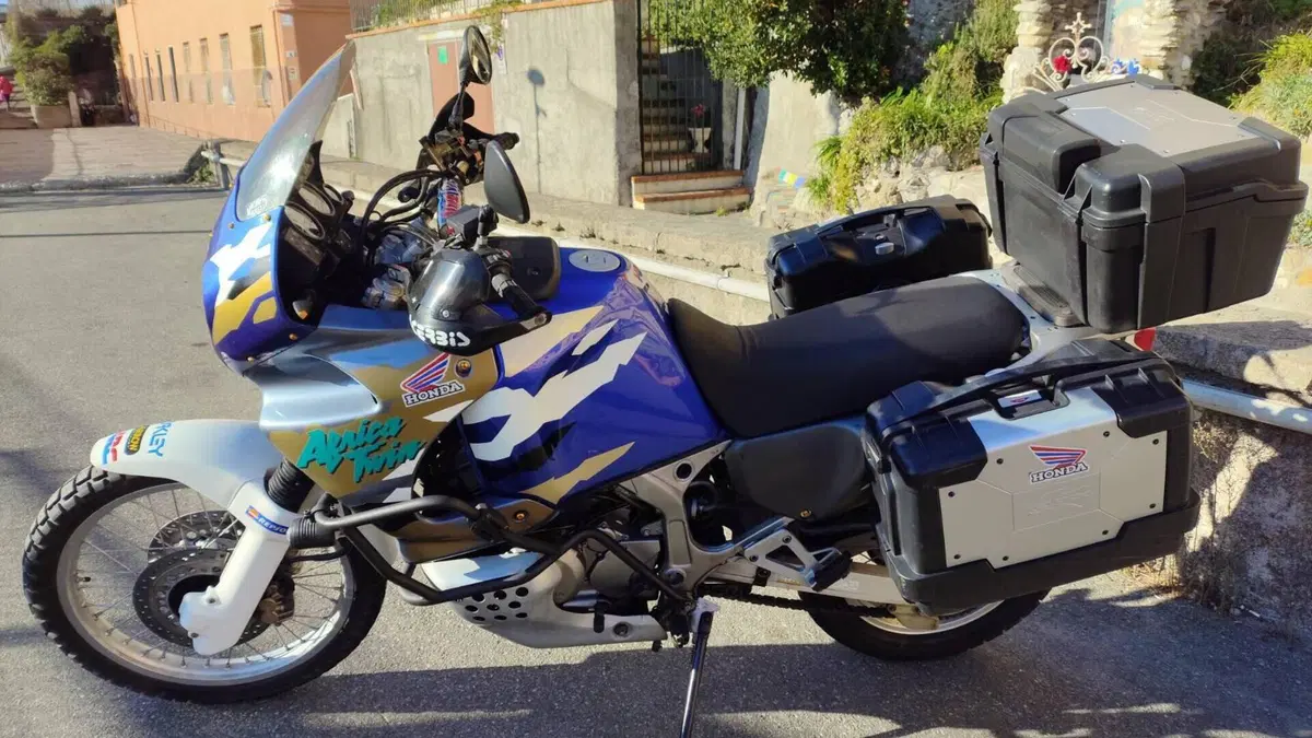 Honda Africa Twin XRV 750 (1996 - 02)  (3)