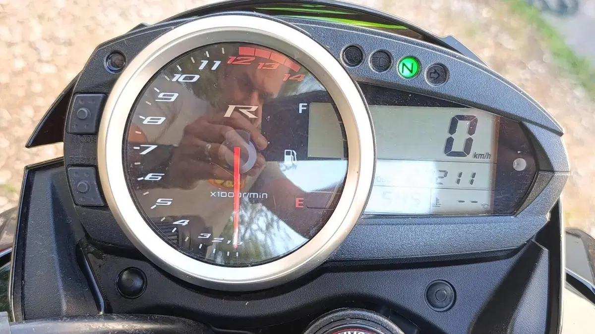 Kawasaki Z 750 R (2011 - 14)  (5)