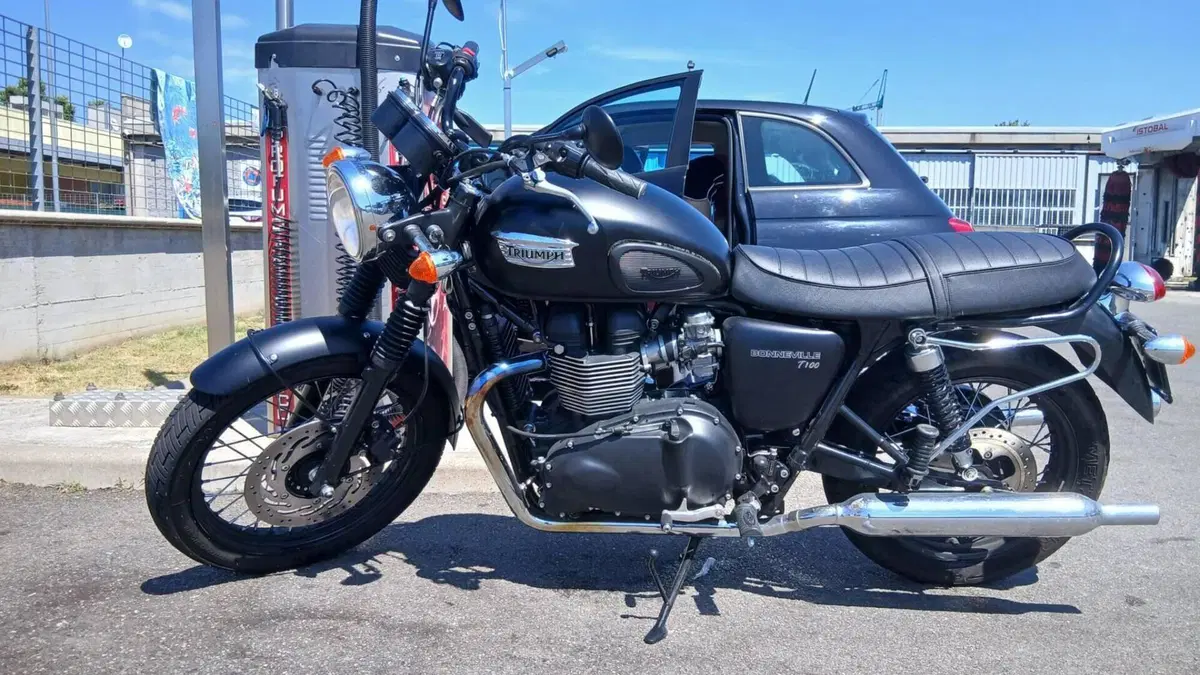 Triumph Bonneville T100 (2008 - 16)  (2)