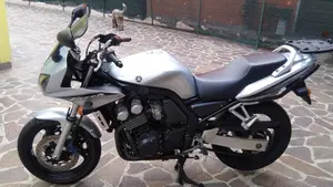 Yamaha FZS 600 Fazer (2002 - 03)  (2)