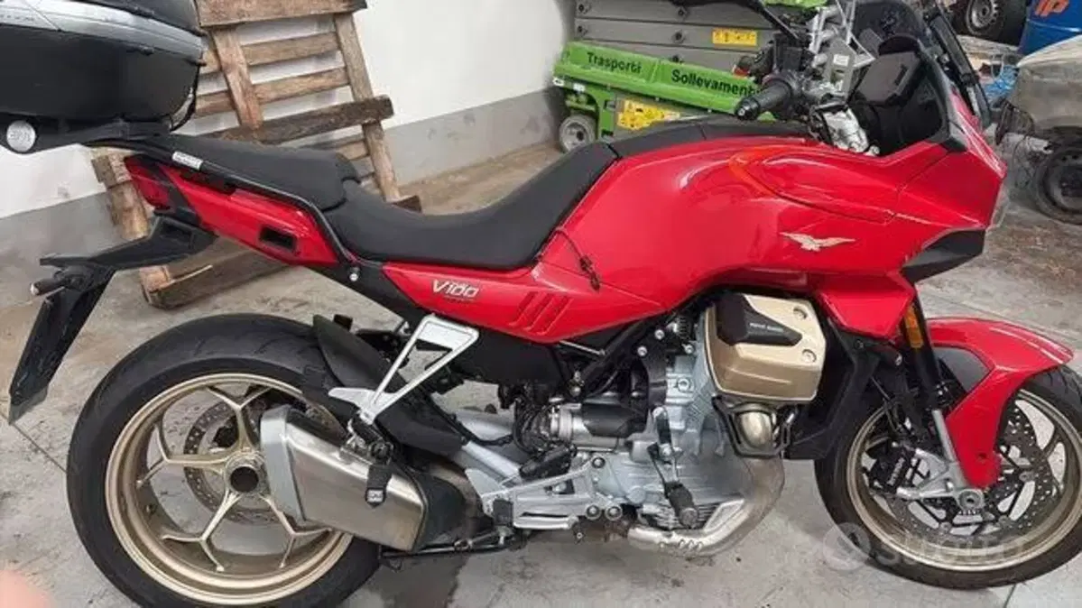 Moto Guzzi V100 Mandello (2022 - 24) 
