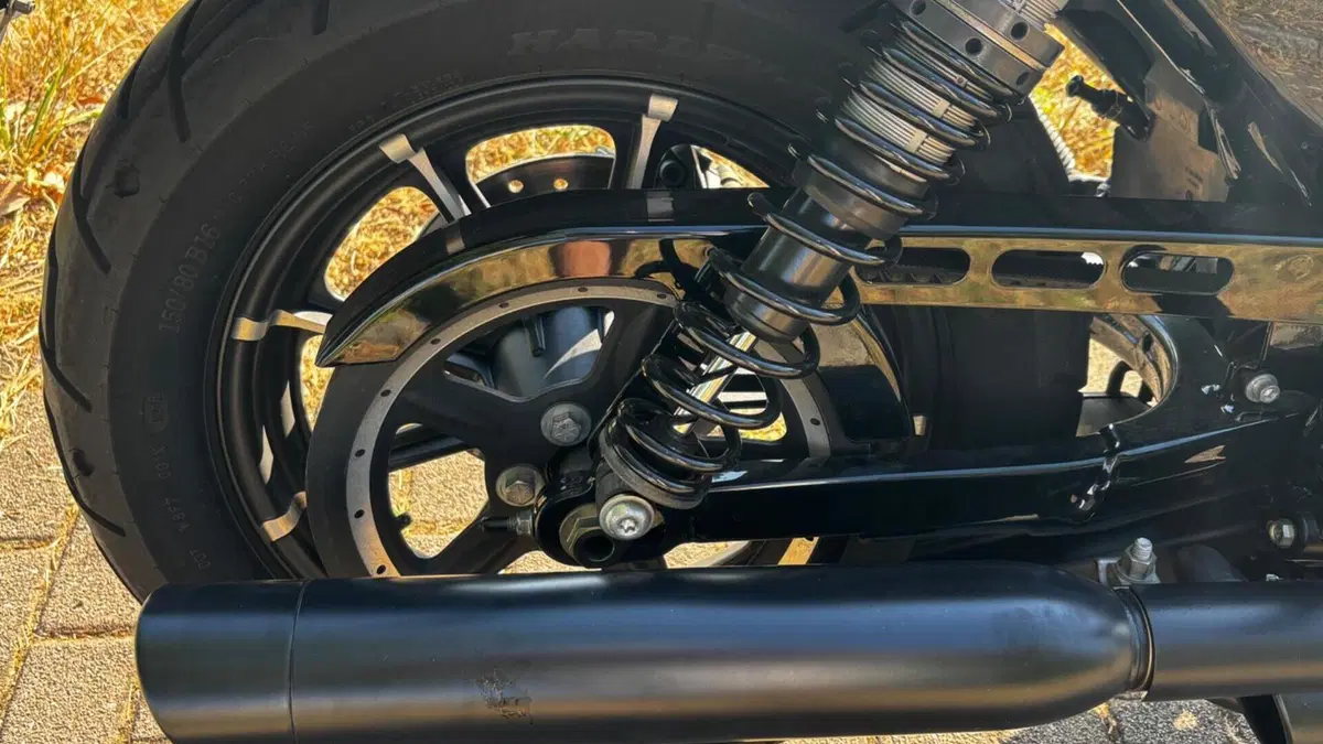 Harley-Davidson 883 Iron (2014 - 16) - XL 883N  (2)