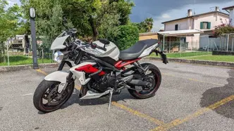 Triumph Street Triple R (2013 - 14) usata
