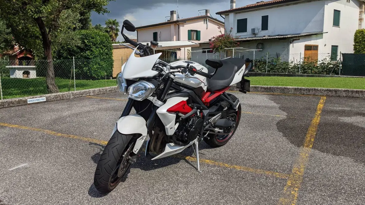 Triumph Street Triple R (2013 - 14)  (2)