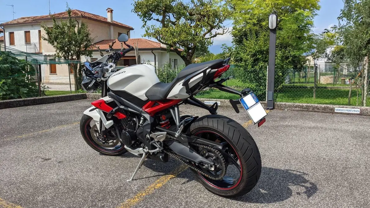 Triumph Street Triple R (2013 - 14)  (4)