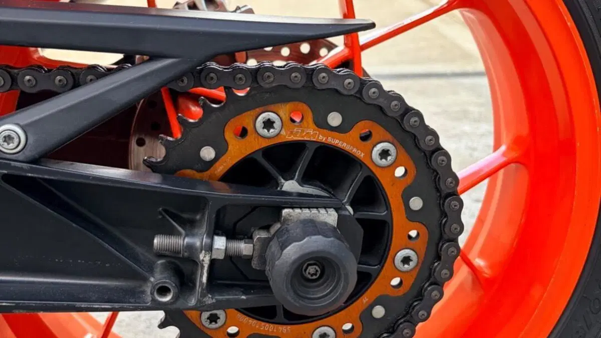 KTM 690 Duke R (2016 -17)  (8)