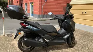 Yamaha X-Max 300 Tech Max (2021 - 24)  (2)