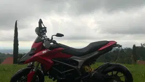 Ducati Hypermotard 821 (2013 - 15)  (7)