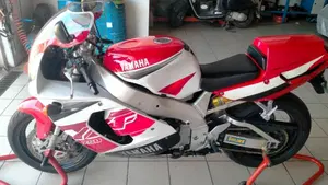 Yamaha YZF 750 R 