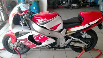 Yamaha YZF 750 R usata