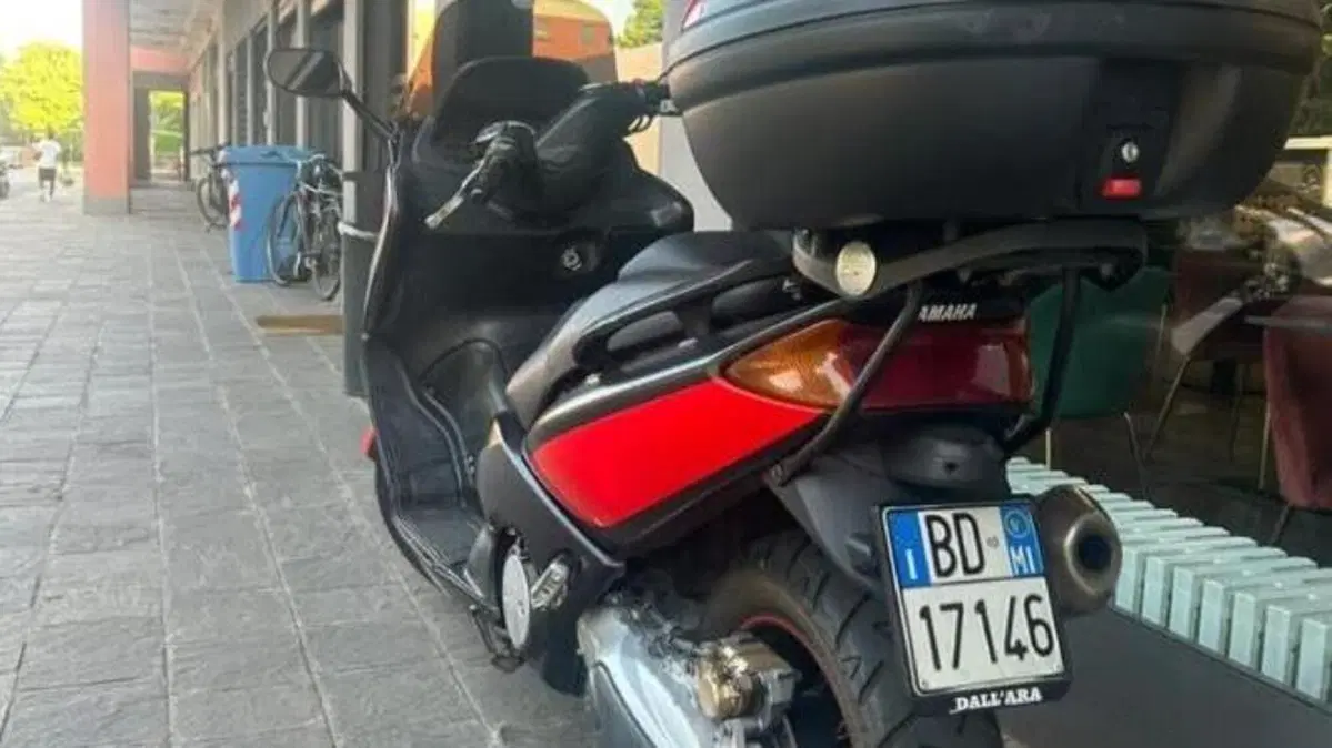 Yamaha T-Max 500 (2001 - 03)  (4)