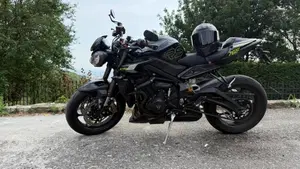 Triumph Street Triple 765 RS (2023 - 26)  (2)
