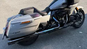 Harley-Davidson CVO Road Glide (2023) 