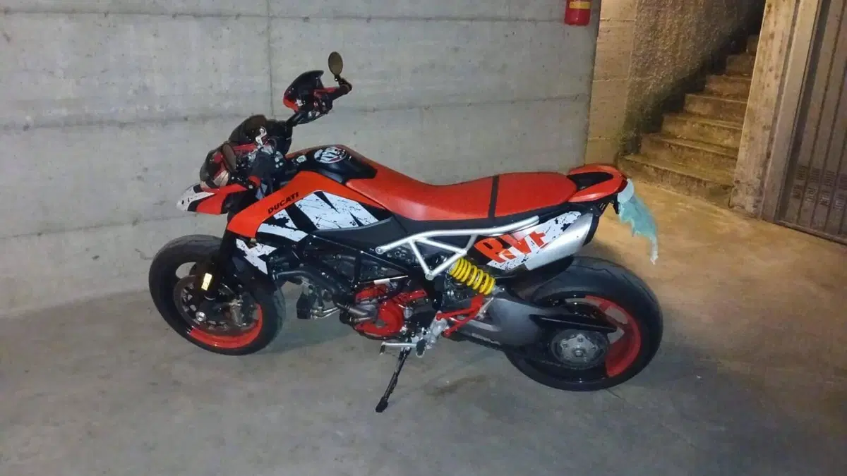 Ducati Hypermotard 950 RVE (2022 - 25)  (4)