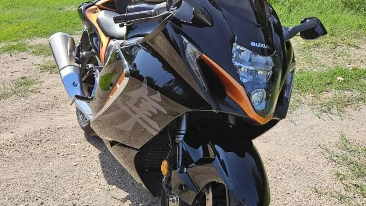 Suzuki GSX 1300 R Hayabusa (2021 - 24)  (2)