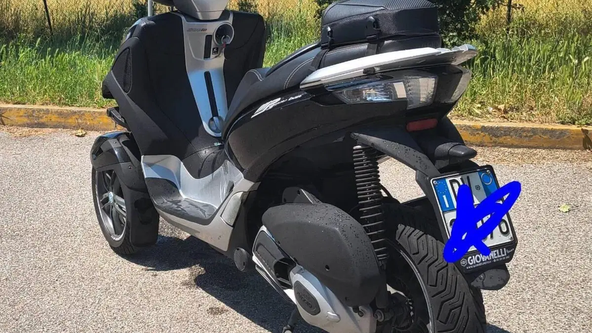 Piaggio Mp3 300 ie Yourban ERL (2011 - 17)  (2)
