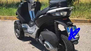 Piaggio Mp3 300 ie Yourban ERL (2011 - 17)  (2)
