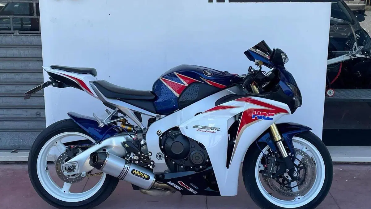 Honda CBR 1000 RR Fireblade (2012 - 16)  (2)
