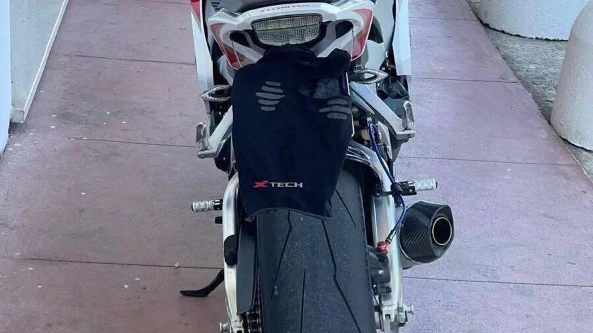 Honda CBR 1000 RR Fireblade (2012 - 16)  (3)