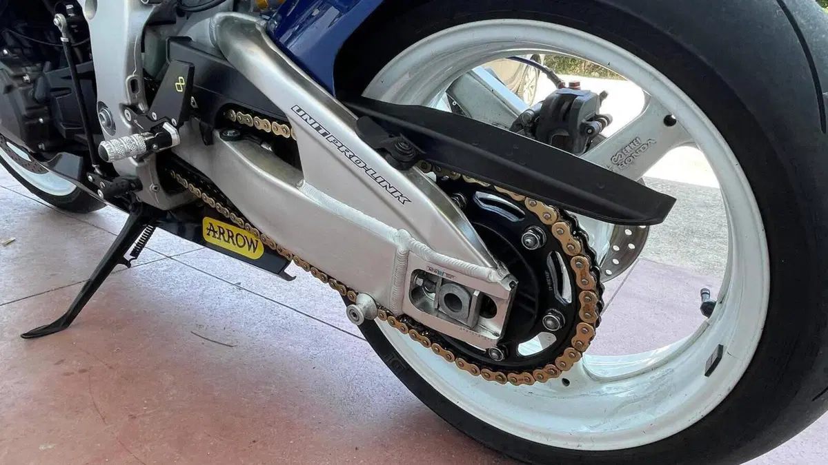 Honda CBR 1000 RR Fireblade (2012 - 16)  (6)