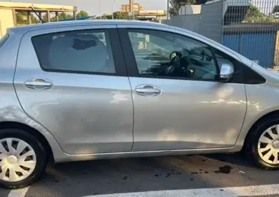 Toyota Yaris 1.0 72 CV 3 porte Cool (2)