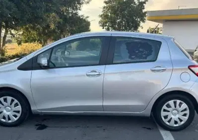 Toyota Yaris 1.0 72 CV 3 porte Cool (3)