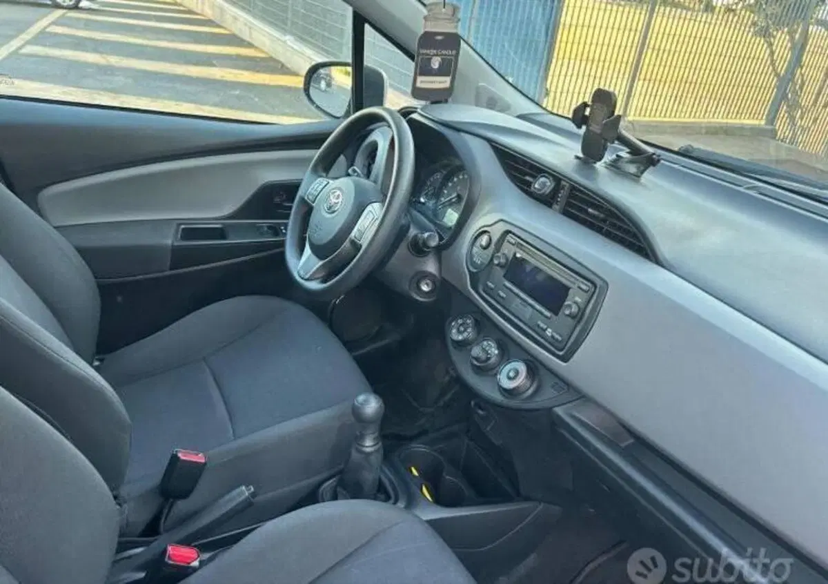 Toyota Yaris 1.0 72 CV 3 porte Cool (4)