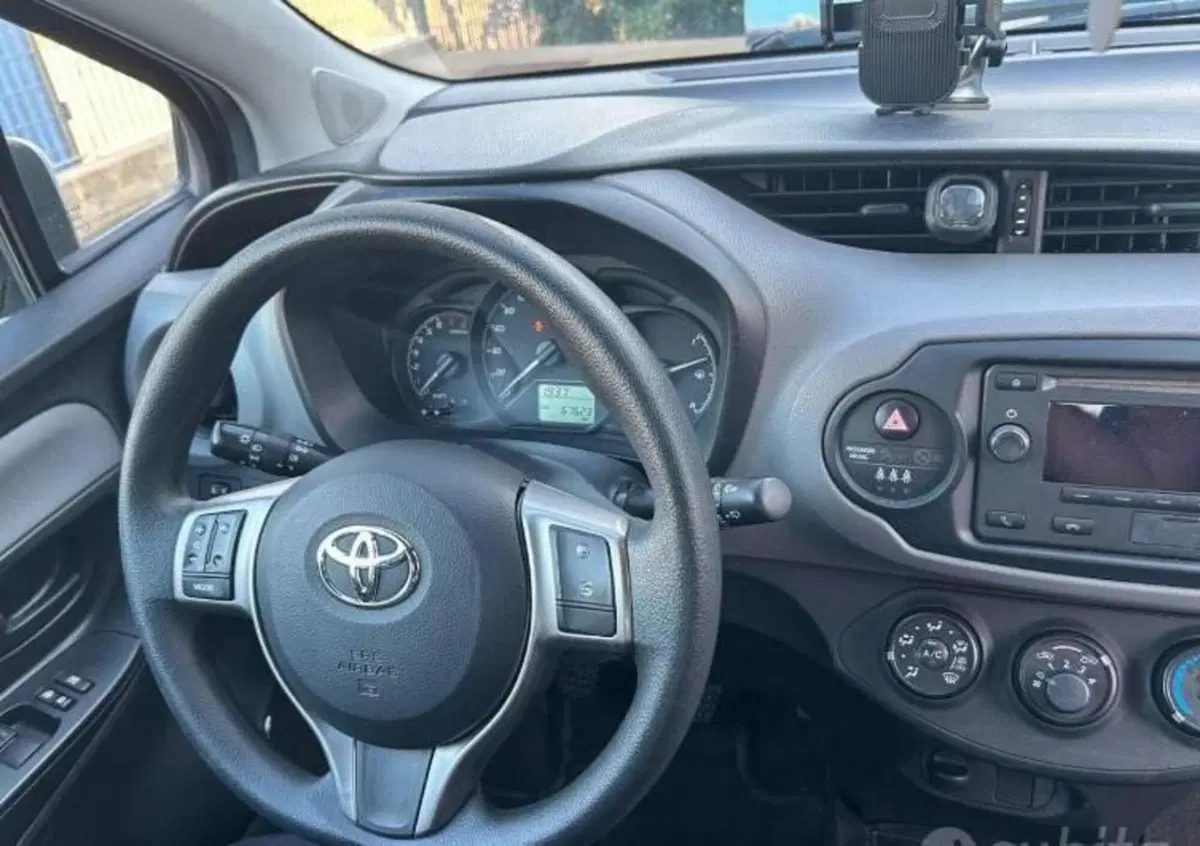 Toyota Yaris 1.0 72 CV 3 porte Cool (6)