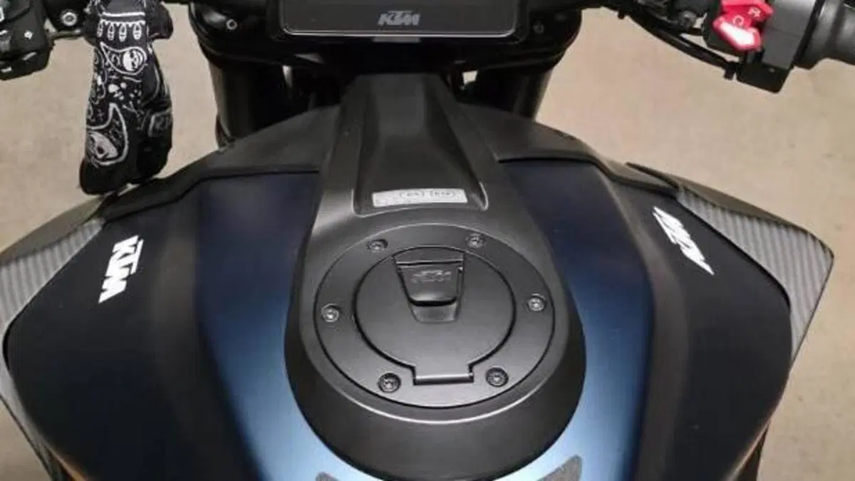 KTM 1290 Super Duke R (2022 - 23)  (2)
