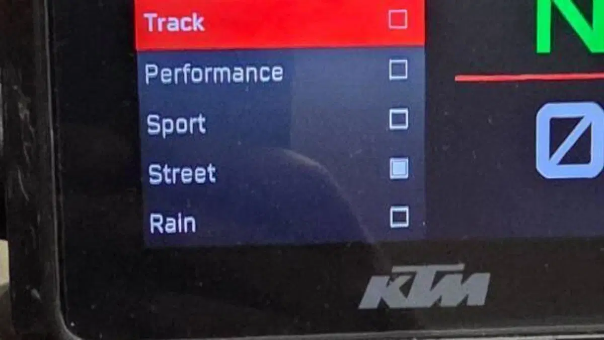KTM 1290 Super Duke R (2022 - 23)  (4)