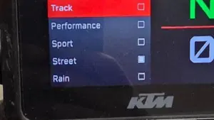 KTM 1290 Super Duke R (2022 - 23)  (4)