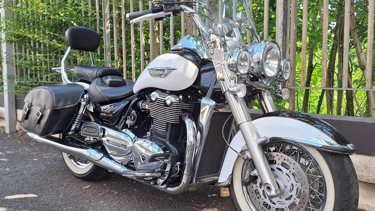 Triumph Thunderbird LT ABS (2014 - 15)  (2)