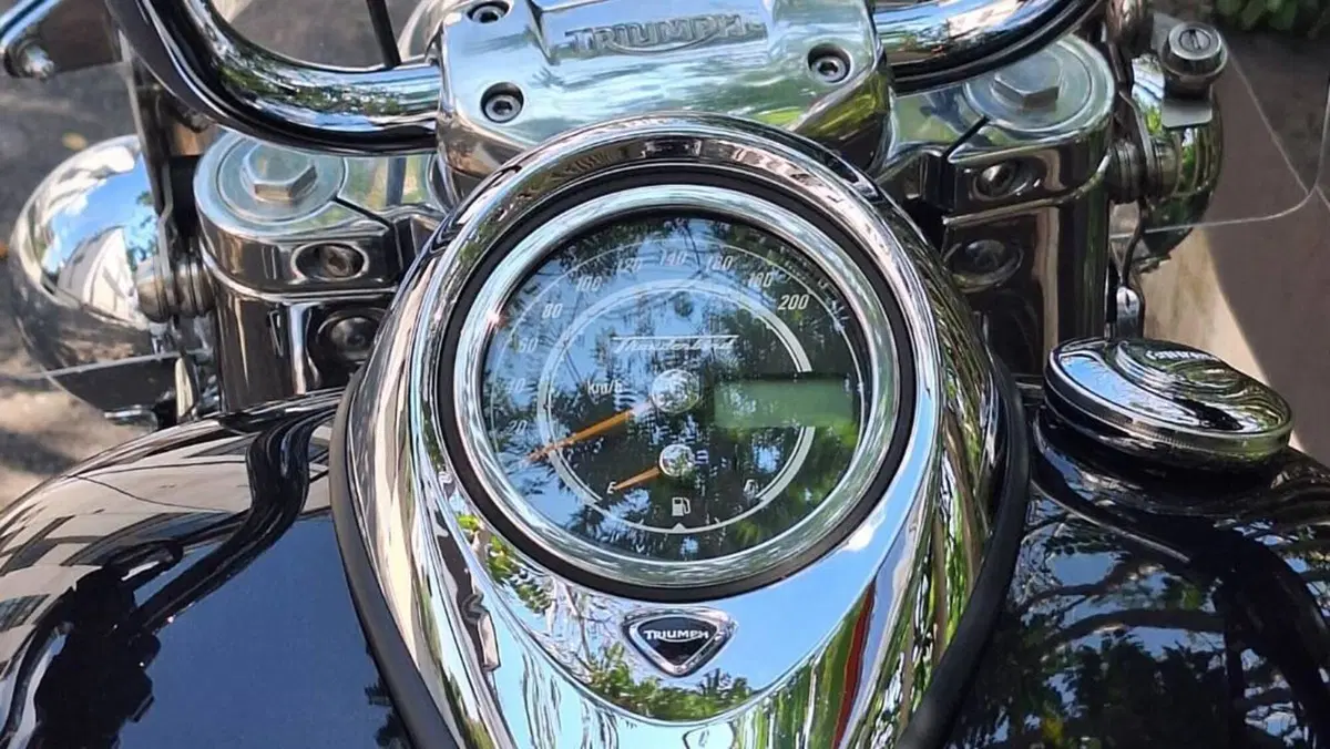 Triumph Thunderbird LT ABS (2014 - 15)  (7)