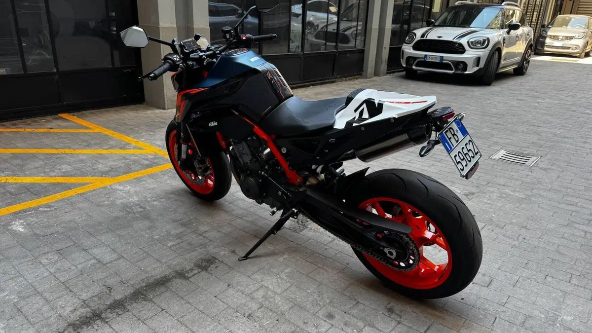 KTM 890 Duke R (2022 - 23)  (2)
