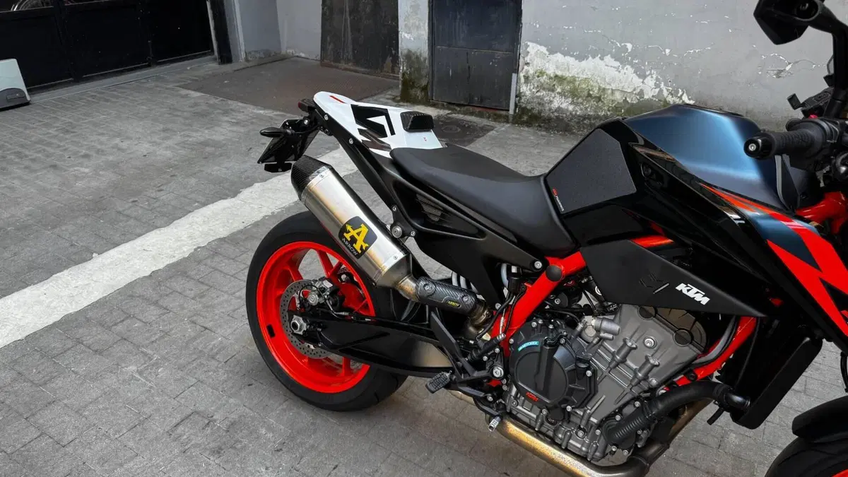 KTM 890 Duke R (2022 - 23)  (4)