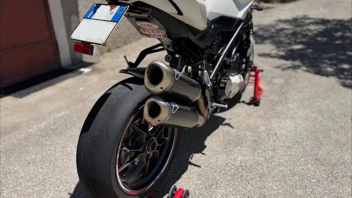 Ducati Streetfighter (2009 - 12)  (4)