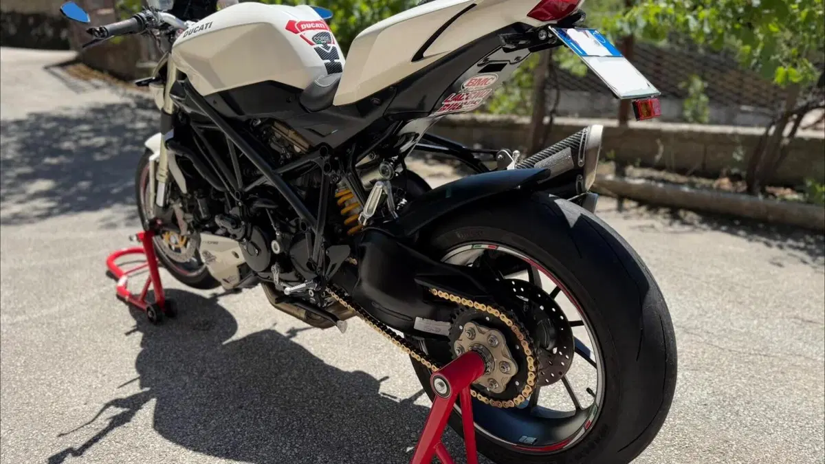 Ducati Streetfighter (2009 - 12)  (6)