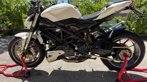 Ducati Streetfighter (2009 - 12)  (9)